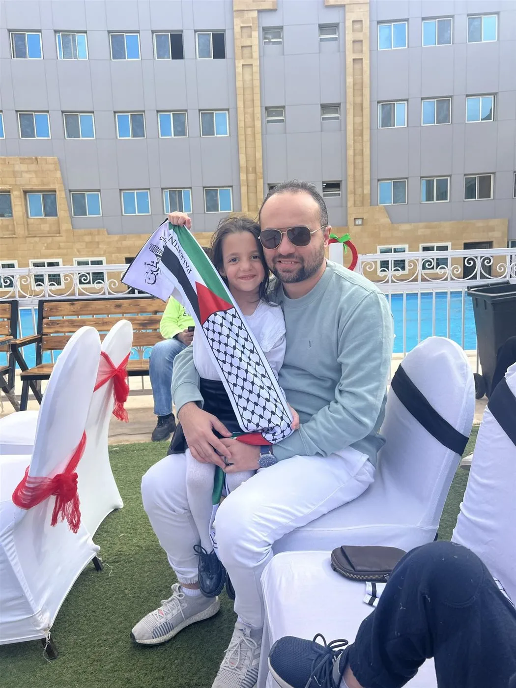 والد الطفلة صوفيا يكشف تفاصيل جديدة عن واقعة وفاتها بعد مشاجرة مع سائق الإسعاف: لن أتنازل عن حقوق ابنتي والد الطفلة صوفيا يكشف تفاصيل جديدة عن واقعة وفاتها بعد مشاجرة مع سائق الإسعاف: لن أتنازل عن حقوق ابنتي