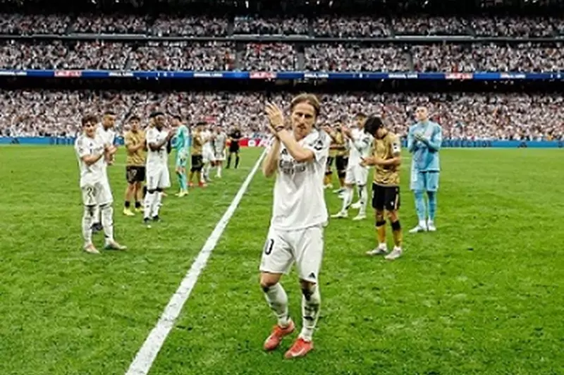 وداع مودريتش وأنشيلوتي في البرنابيو: لحظات شكر للأسطورة (صور) وداع مودريتش وأنشيلوتي في البرنابيو: لحظات شكر للأسطورة (صور)