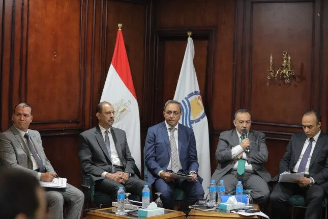ورشة عمل شاملة في قنا لبحث تقييم التجمعات الاقتصادية ضمن برنامج تطوير صعيد مصر. ورشة عمل شاملة في قنا لبحث تقييم التجمعات الاقتصادية ضمن برنامج تطوير صعيد مصر.