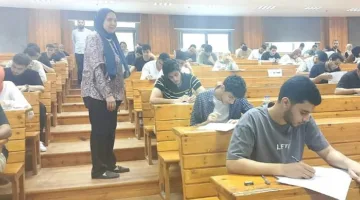 ورقية ورقمية: عميدة كلية طب الأسنان في كفر الشيخ تتابع امتحانات الفصل الثاني.