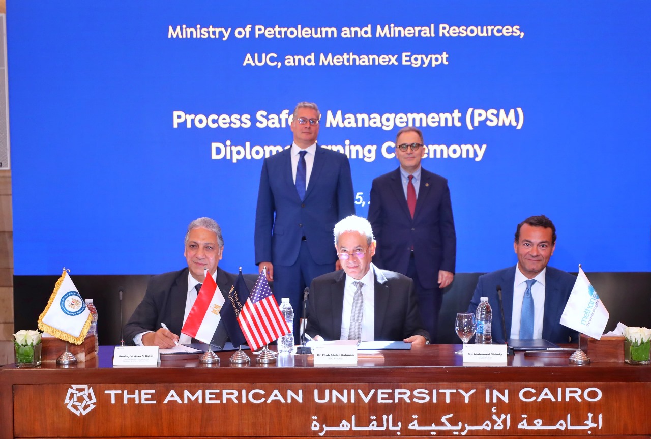 وزارة البترول وميثانكس مصر ومركز الخدمات الهندسية بالجامعة الأمريكية يوقعون بروتوكولاً ثلاثياً لتطوير أول دبلومة مهنية لإدارة سلامة العمليات