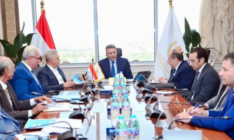 وزارة التموين: استراتيجية شاملة لتوفير اللحوم والدواجن خلال عيد الأضحى وزارة التموين: استراتيجية شاملة لتوفير اللحوم والدواجن خلال عيد الأضحى