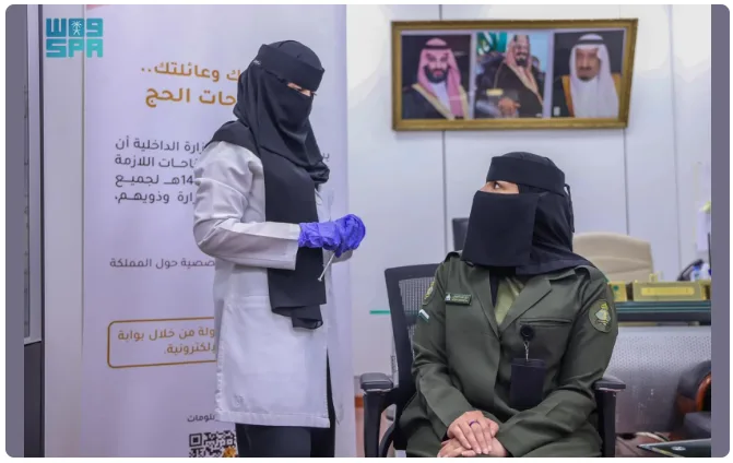 وزارة الداخلية تطلق الحملة السنوية لتوفير اللقاحات الموسمية للعاملين في القطاعات الأمنية وعائلاتهم. وزارة الداخلية تطلق الحملة السنوية لتوفير اللقاحات الموسمية للعاملين في القطاعات الأمنية وعائلاتهم.