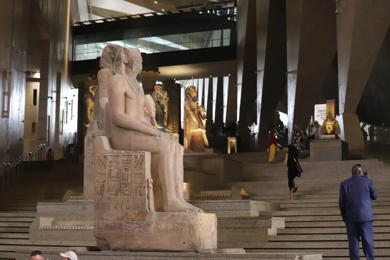 وزارة السياحة تنظم جولة للمشاركين في عروض “ديزني على الجليد” بزيارة الأهرامات والمتحف المصري الكبير. وزارة السياحة تنظم جولة للمشاركين في عروض “ديزني على الجليد” بزيارة الأهرامات والمتحف المصري الكبير.
