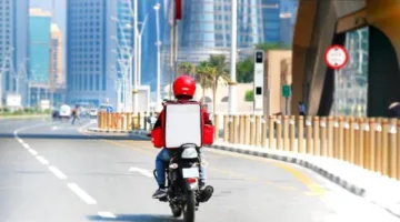 وزارة العمل تحظر خدمة توصيل الدراجات خلال فترات الظهيرة اعتباراً من 1 يونيو
