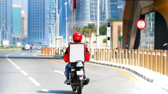 وزارة العمل تحظر خدمة توصيل الدراجات خلال فترات الظهيرة اعتباراً من 1 يونيو وزارة العمل تحظر خدمة توصيل الدراجات خلال فترات الظهيرة اعتباراً من 1 يونيو
