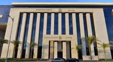 وزارة العمل تكشف عن متطلبات الحصول على منحة 1500 جنيه للعمالة غير المنتظمة قبل عيد الأضحى