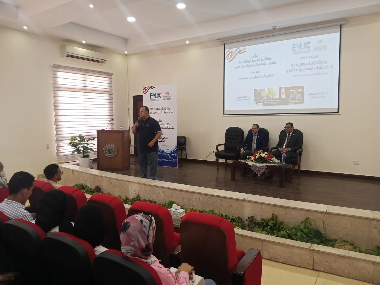 وزارة العمل: كفر الشيخ والشرقية تتصدران قائمة الوجهات للهجرة غير المشروعة وزارة العمل: كفر الشيخ والشرقية تتصدران قائمة الوجهات للهجرة غير المشروعة
