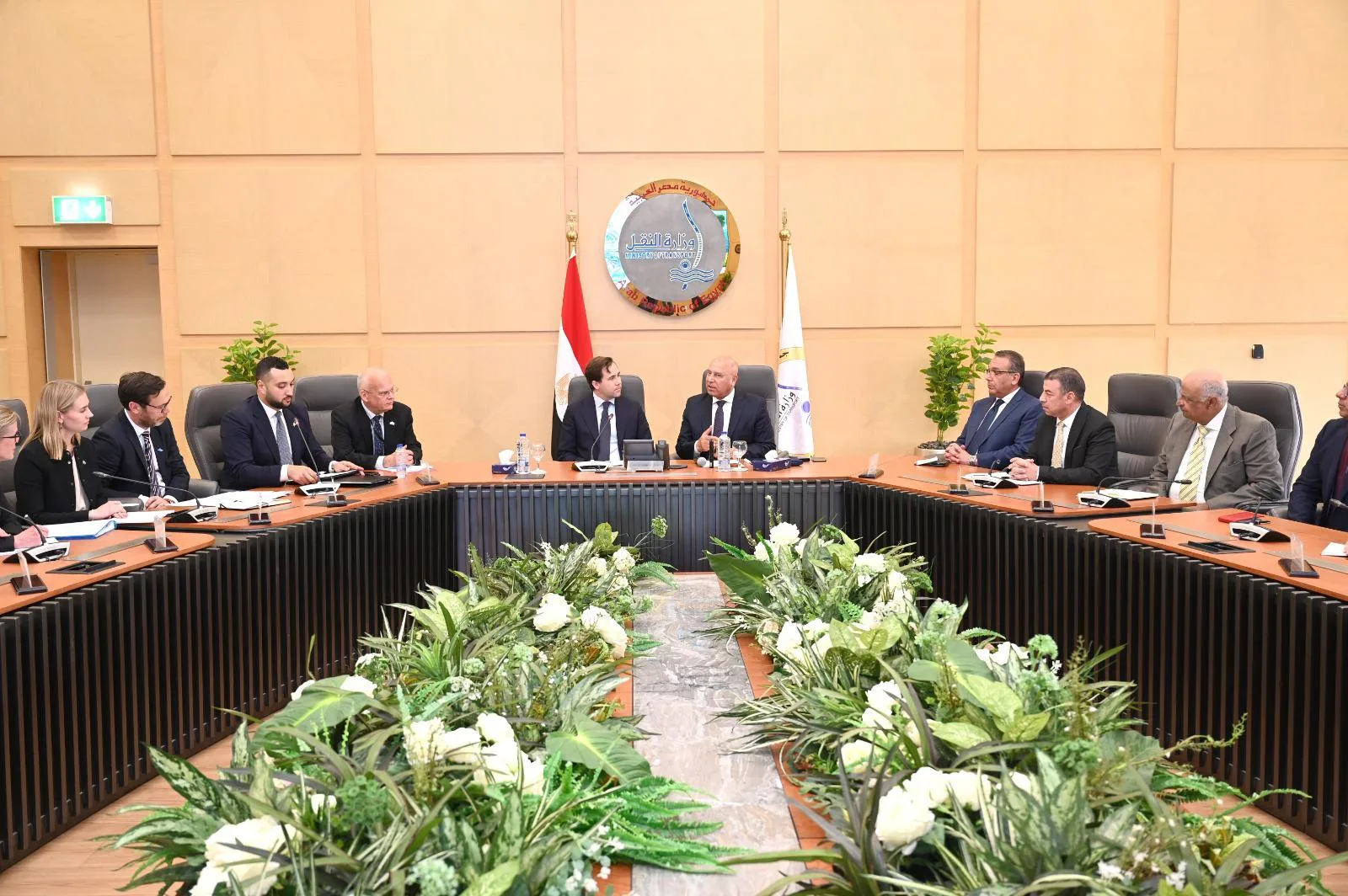 وزارة النقل تناقش مع السويد تطوير صناعة الحافلات الكهربائية محليًا وزارة النقل تناقش مع السويد تطوير صناعة الحافلات الكهربائية محليًا