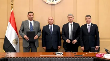 وزارة النقل توقّع اتفاقية لتأهيل ترام الرمل مع تحالف المقاولون العرب وحسن علام