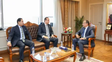 وزارة قطاع الأعمال العام وهيئة الرعاية الصحية تبحثان تعزيز التعاون المشترك لدعم الصناعة