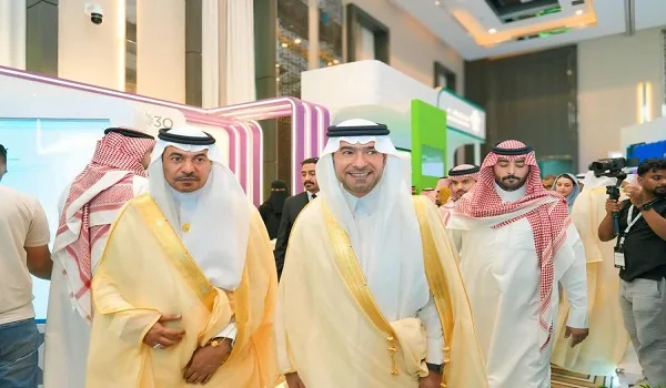 وزير الإسكان: قطاع البناء في السعودية يحتوي على أكثر من 133 ألف مؤسسة. وزير الإسكان: قطاع البناء في السعودية يحتوي على أكثر من 133 ألف مؤسسة.