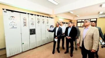 وزير الإسكان ومحافظ الجيزة يزوران محطة مياه منشأة القناطر المعالجة.