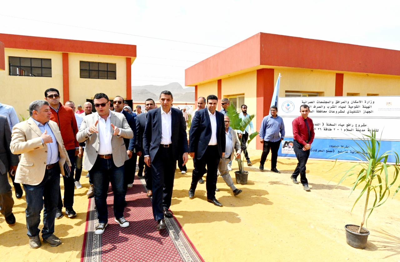 وزير الإسكان ومحافظ السويس يتفقدان مشروع رافع مياه السخنة