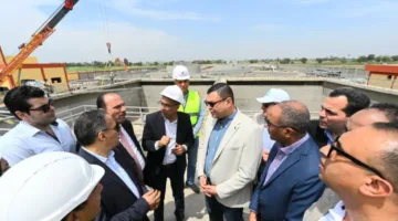 وزير الإسكان ومحافظ الشرقية يزوران مشروع الصرف الصحي في سنهوا بمنيا القمح