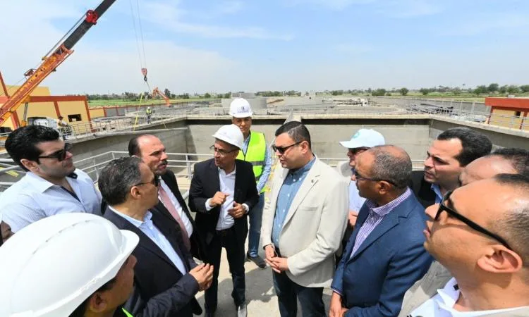 وزير الإسكان ومحافظ الشرقية يزوران مشروع الصرف الصحي في سنهوا بمنيا القمح وزير الإسكان ومحافظ الشرقية يزوران مشروع الصرف الصحي في سنهوا بمنيا القمح