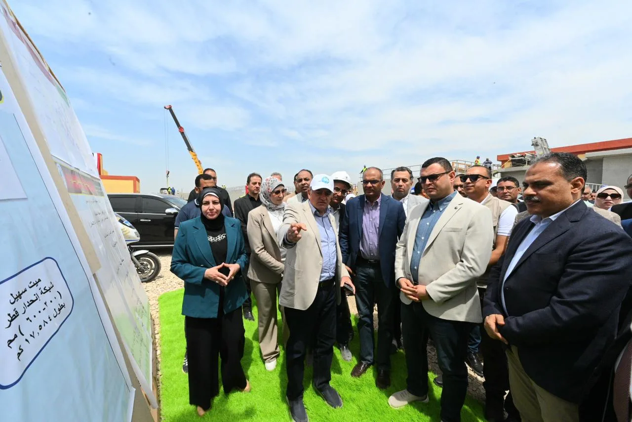 وزير الإسكان ومحافظ الشرقية يزوران مشروع مياه الصرف الصحي في سنهوا بمنيا القمح وزير الإسكان ومحافظ الشرقية يزوران مشروع مياه الصرف الصحي في سنهوا بمنيا القمح
