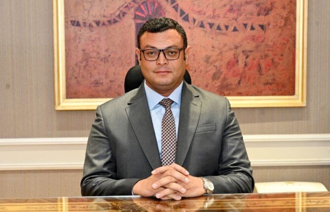 وزير الإسكان يتابع تنفيذ المرحلة الثانية لمحطة تنقية مياه الشرب بمدينة 6 أكتوبر