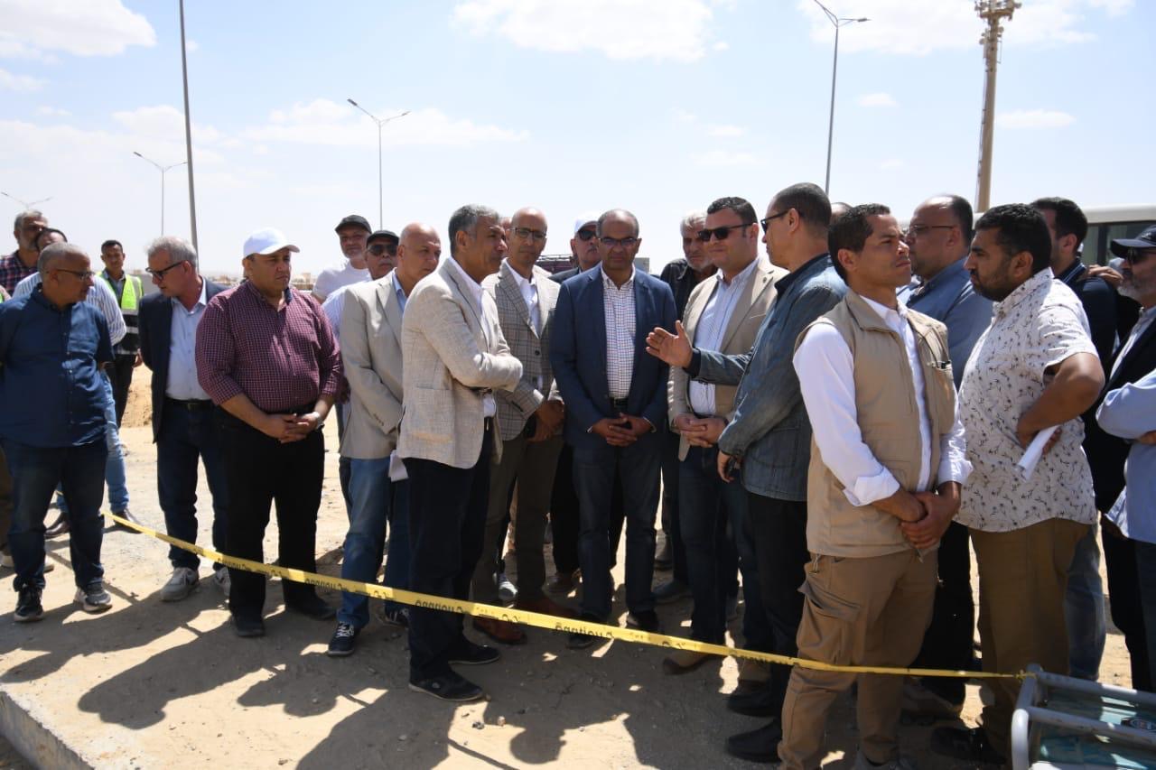 وزير الإسكان يتفقد مشروع تنفيذ الخط الإضافي من مأخذ المعادى إلى محطة تنقية القاهرة الجديدة