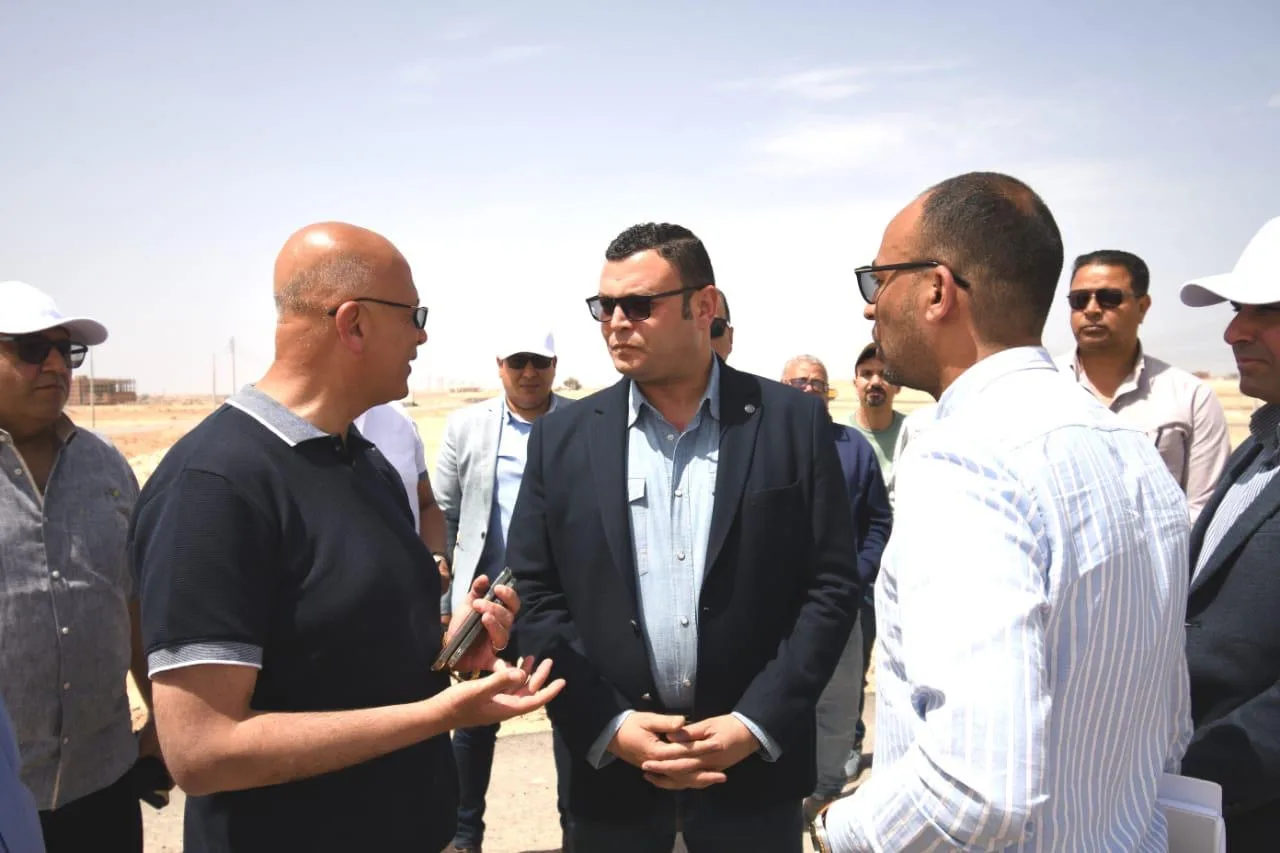 وزير الإسكان يتفقد مشروعات الساحل الشمالي ورأس الحكمة