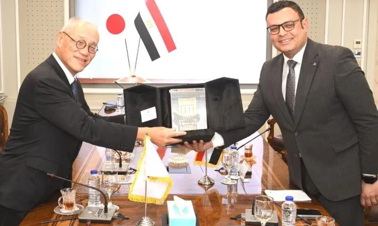 وزير الإسكان يتناول مع السفير الياباني في القاهرة آليات تعزيز التعاون المشترك. وزير الإسكان يتناول مع السفير الياباني في القاهرة آليات تعزيز التعاون المشترك.