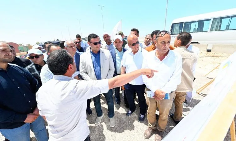 وزير الإسكان يزور مواقع عمل البحيرات والطرق وبوابات مارينا الساحل الشمالي وزير الإسكان يزور مواقع عمل البحيرات والطرق وبوابات مارينا الساحل الشمالي