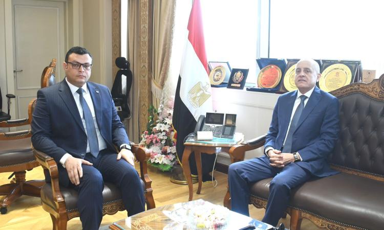 وزير الإسكان يستقبل محافظ الأقصر لمتابعة مشروعات "حياة كريمة" بالمحافظة