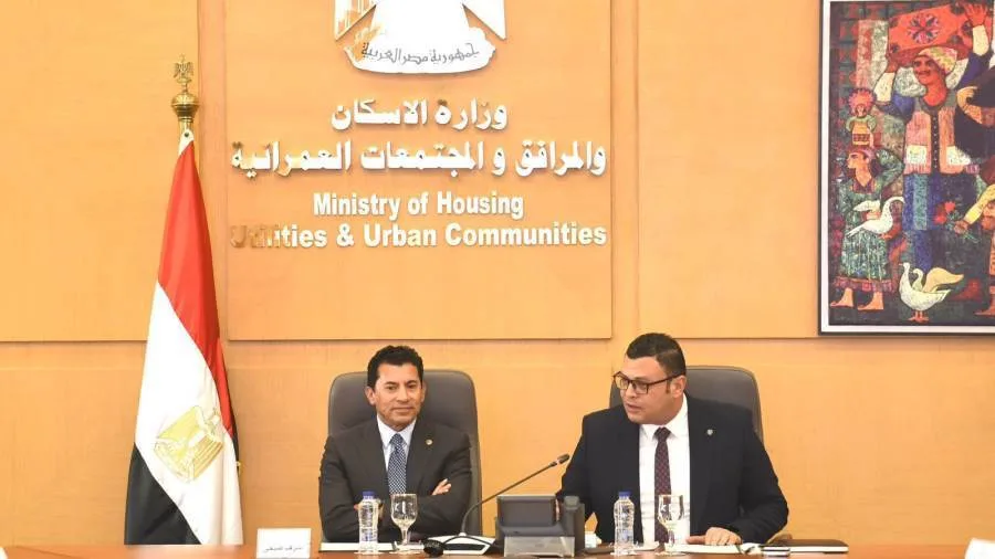وزير الإسكان يستقبل وزير الشباب والرياضة لبحث التعاون بشأن نادي "النادي" بالعاصمة الإدارية الجديدة