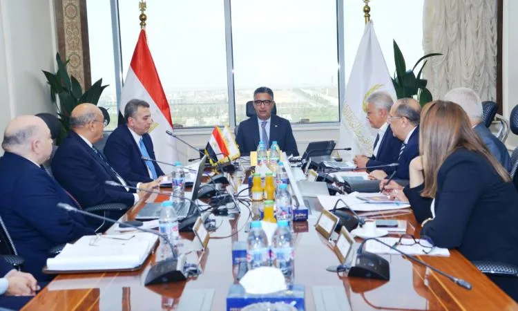 وزير الإسكان يصدر حزمة من التكليفات والتوجيهات لرؤساء أجهزة المدن الجديدة