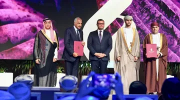 وزير الإسكان يصل إلى مسقط للمشاركة في انطلاق المعرض والمؤتمر العقاري في عمان