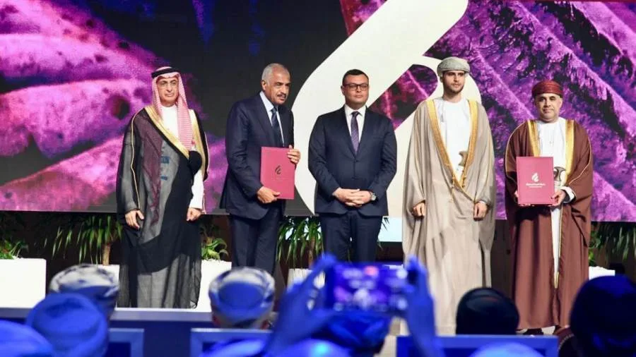 وزير الإسكان يصل إلى مسقط للمشاركة في انطلاق المعرض والمؤتمر العقاري في عمان وزير الإسكان يصل إلى مسقط للمشاركة في انطلاق المعرض والمؤتمر العقاري في عمان
