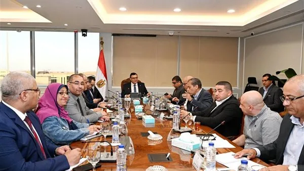 وزير الإسكان يعقد اجتماعا مع مسئولي شركة سيتي إيدج لمتابعة موقف مبيعات عدد من المشروعات