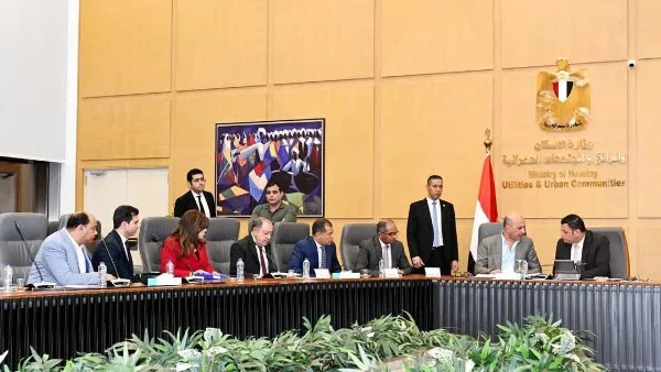 وزير الإسكان يعقد اجتماعه الدوري مع أعضاء مجلسي النواب والشيوخ