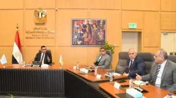 وزير الإسكان يعقد اجتماعًا دوريًا لمراجعة مشاريع الإسكان في عدة مدن جديدة.