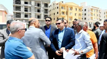 وزير الإسكان يقوم بجولة تفقدية في المحاور والطرق الرئيسية بالعاصمة الإدارية وقاهرة الجديدة