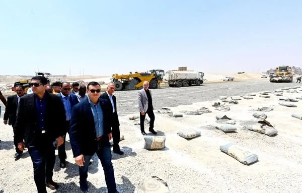 وزير الإسكان يقوم بجولة تفقدية للمحاور والطرق الرئيسية في العاصمة الإدارية وزير الإسكان يقوم بجولة تفقدية للمحاور والطرق الرئيسية في العاصمة الإدارية