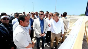 وزير الإسكان يقوم بزيارة ميدانية لمشروع بحيرات وطرق وبوابات “مارينا الساحل الشمالي”