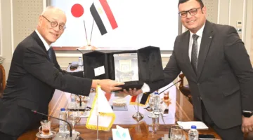 وزير الإسكان يلتقي السفير الياباني لمناقشة فرص الاستثمار في مصر