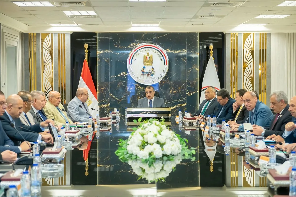 وزير الإنتاج الحربي: إدخال أحدث تقنيات التصنيع العسكري والمدني إلى خطوط الإنتاج وزير الإنتاج الحربي: إدخال أحدث تقنيات التصنيع العسكري والمدني إلى خطوط الإنتاج