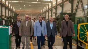 وزير الإنتاج الحربي يراقب خطوات التصنيع في شركة حلوان للهندسة الصناعية