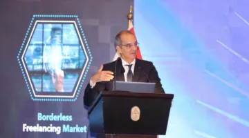 وزير الاتصالات: تعزيز الإمكانيات الرقمية للدولة واستثمار الذكاء الاصطناعي لتطوير مصر الرقمية