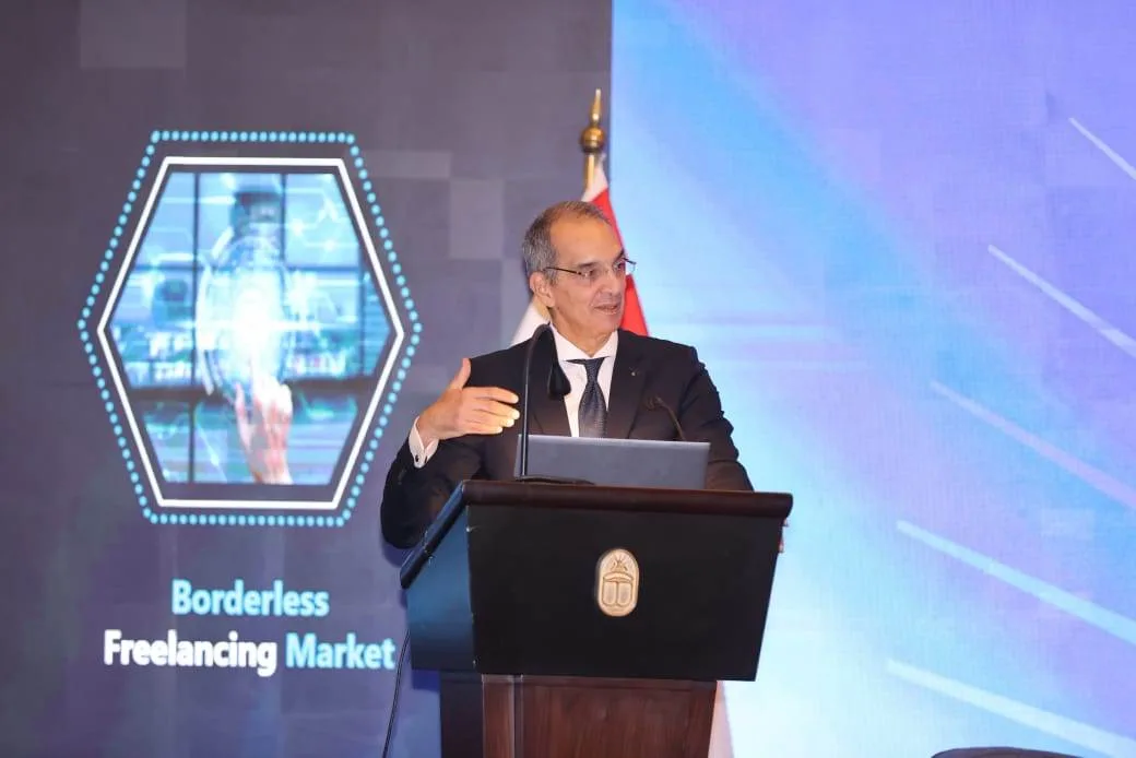 وزير الاتصالات: تعزيز الإمكانيات الرقمية للدولة واستثمار الذكاء الاصطناعي لتطوير مصر الرقمية وزير الاتصالات: تعزيز الإمكانيات الرقمية للدولة واستثمار الذكاء الاصطناعي لتطوير مصر الرقمية
