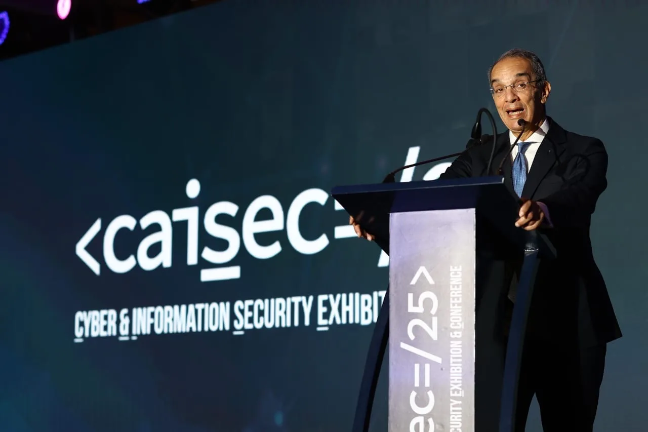 وزير الاتصالات: لا تكفي البنية التحتية الرقمية المتقدمة دون وجود كفاءات بشرية مؤهلة لحمايتها وزير الاتصالات: لا تكفي البنية التحتية الرقمية المتقدمة دون وجود كفاءات بشرية مؤهلة لحمايتها