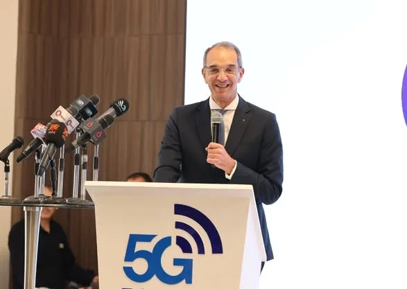 وزير الاتصالات: نهدف إلى تحقيق تغطية الإنترنت الثابت بالألياف الضوئية لنحو 50% من المستخدمين خلال خمس سنوات. وزير الاتصالات: نهدف إلى تحقيق تغطية الإنترنت الثابت بالألياف الضوئية لنحو 50% من المستخدمين خلال خمس سنوات.