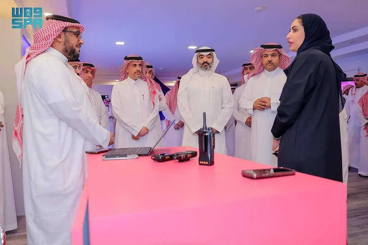 وزير الاتصالات وتقنية المعلومات يتفقد تحضيرات مجموعة stc الرقمية والتقنية لموسم الحج وزير الاتصالات وتقنية المعلومات يتفقد تحضيرات مجموعة stc الرقمية والتقنية لموسم الحج