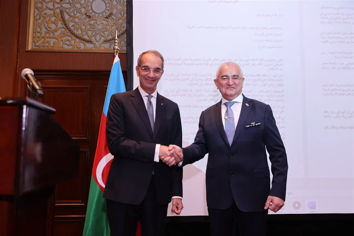 وزير الاتصالات يشارك في احتفال السفارة الأذربيجانية في القاهرة بمناسبة العيد الوطني لجمهورية أذربيجان وزير الاتصالات يشارك في احتفال السفارة الأذربيجانية في القاهرة بمناسبة العيد الوطني لجمهورية أذربيجان