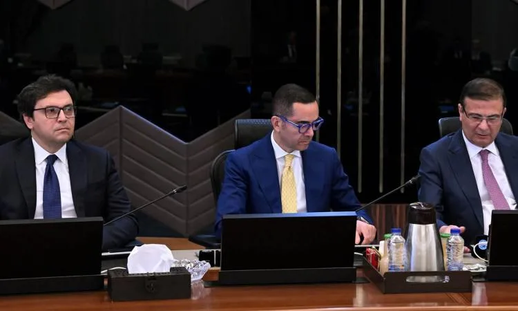 وزير الاستثمار: يجب إعداد خطة استثمارية شاملة تمتد لعشر سنوات خلال ثلاثة أشهر. وزير الاستثمار: يجب إعداد خطة استثمارية شاملة تمتد لعشر سنوات خلال ثلاثة أشهر.