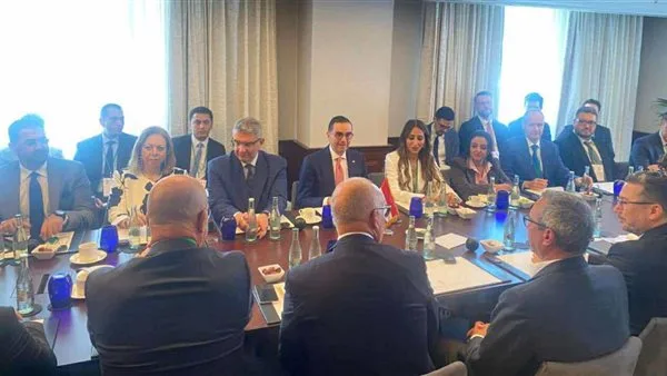 وزير الاستثمار يجتمع مع قادة غرف التجارة العربية في ألمانيا وزير الاستثمار يجتمع مع قادة غرف التجارة العربية في ألمانيا