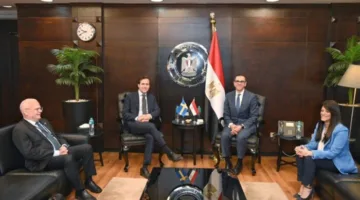 وزير الاستثمار يستعرض طرق تعزيز الشراكة الاقتصادية مع السويد