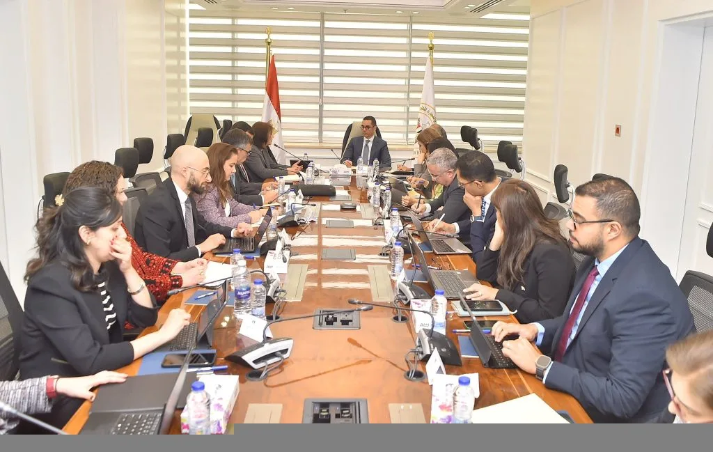 وزير الاستثمار يعلن إطلاق منصة إلكترونية موحدة لتيسير إجراءات إصدار التراخيص وزير الاستثمار يعلن إطلاق منصة إلكترونية موحدة لتيسير إجراءات إصدار التراخيص